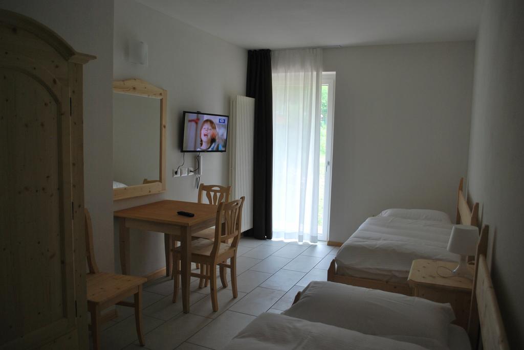 Hotel Elbele Garni Folgaria Quarto foto