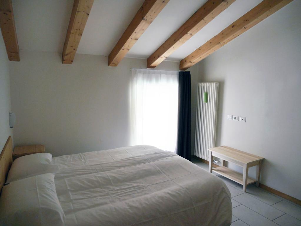 Hotel Elbele Garni Folgaria Quarto foto
