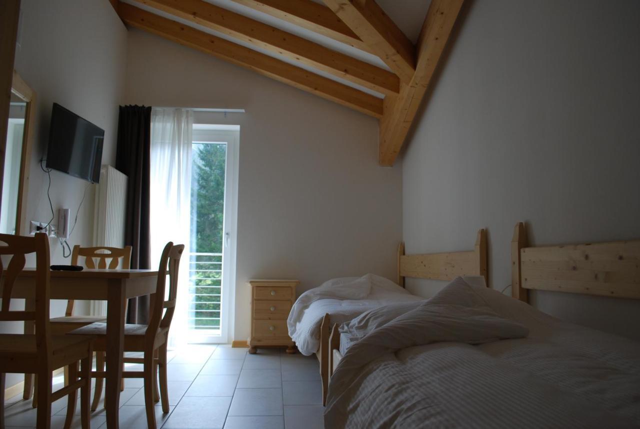 Hotel Elbele Garni Folgaria Quarto foto